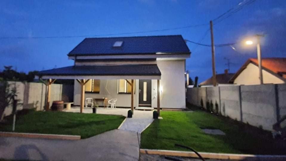 Vikendovy Dom Hlboka Villa Dunaszerdahely Kültér fotó