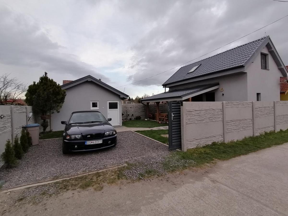 Vikendovy Dom Hlboka Villa Dunaszerdahely Kültér fotó